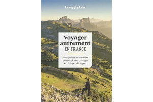 Livre Voyager autrement en France